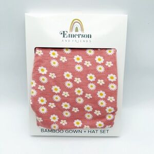 Emerson and Friends newborn knotted baby gown and hat Daisy pattern
